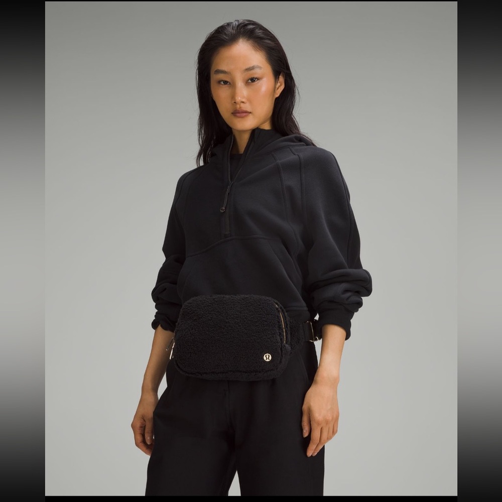 NWT Lululemon 2L Everywhere Belt Bag Large * Fleece BLK/GOLD